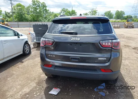 2018 Jeep Compass Latitude 4X4 из США, поврежденный, VIN 3C4NJDBB5JT355582